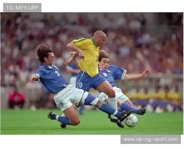 罗纳尔多传奇之路:从巴西少年到世界足球巨星的辉煌征程 罗纳尔多传奇之路:从巴西少年到世界足球巨星的辉煌征程