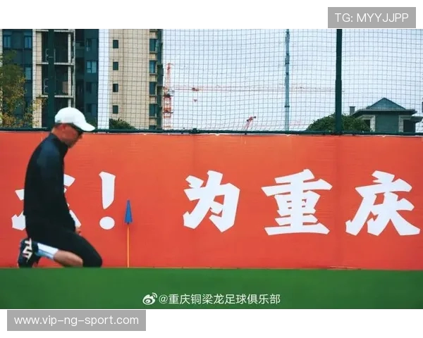 重庆足球队在城市联赛中的个人能力展现与战术执行分析