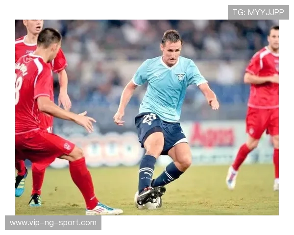 永不言弃的射手米罗斯拉夫克洛泽传奇生涯与精神力量