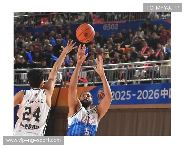 在线直播新疆队对阵同曦队争夺篮球赛季重要胜利的精彩对决